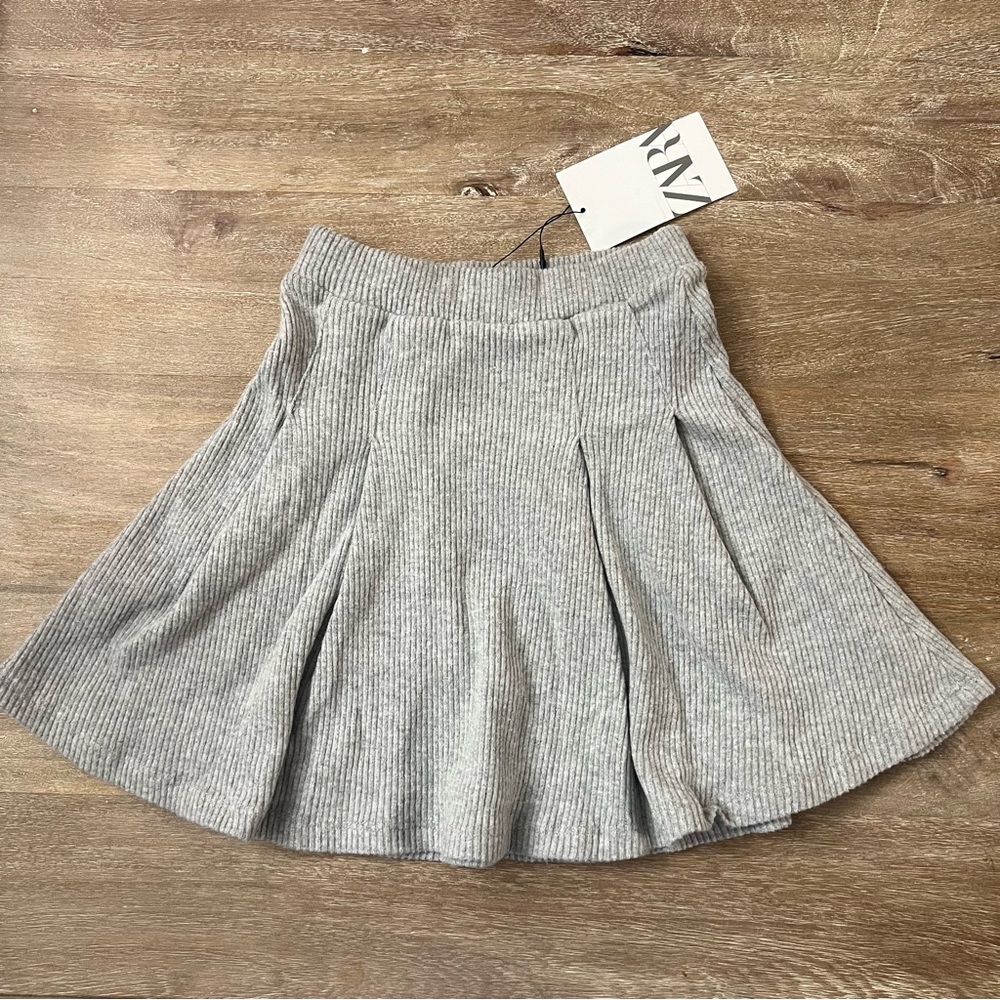 NWT Zara Girls Gray Ribbed Knit Pleated Skirt Size 7